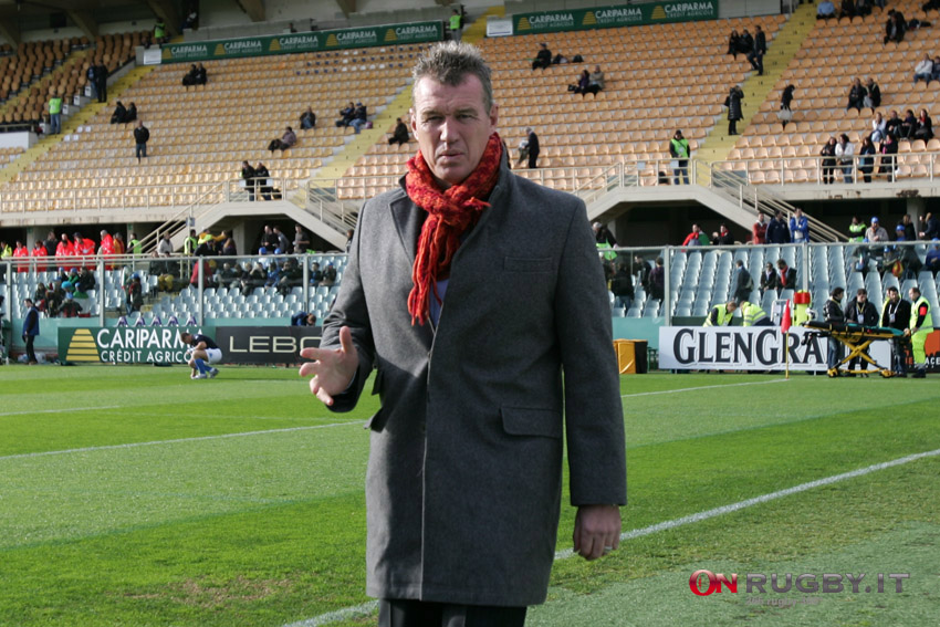 All Blacks, Kirwan: "No hay dinero para mantener a jugadores extranjeros como Gibson Park y Plummer"