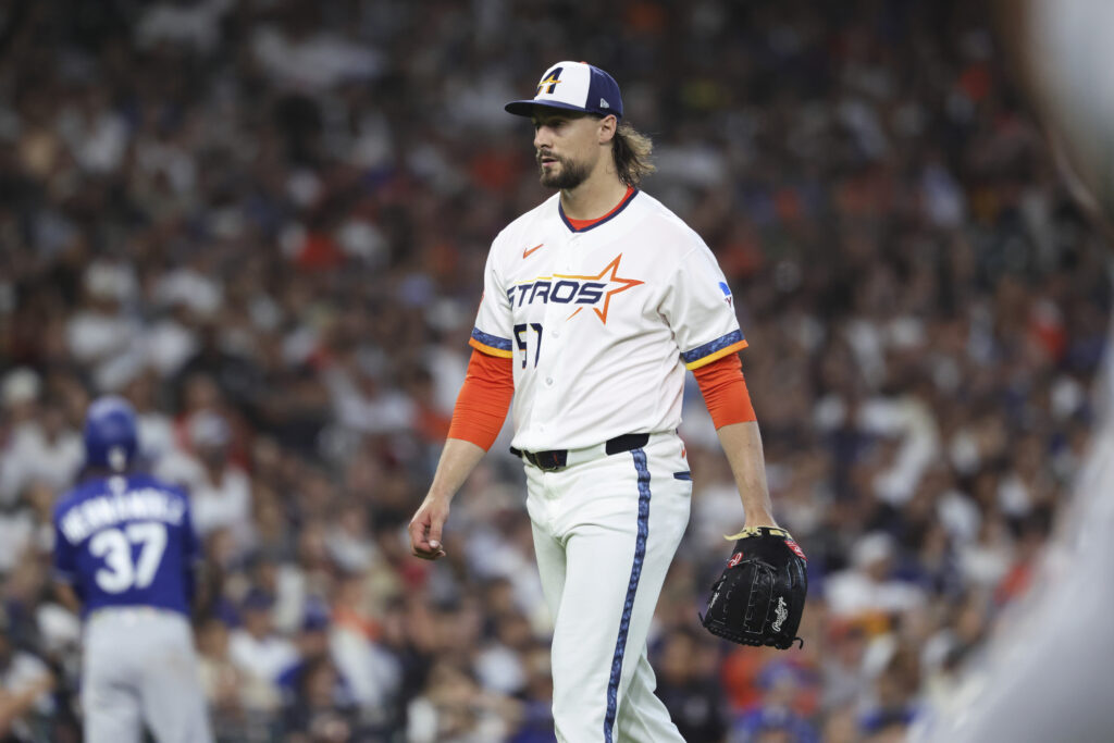 Astros designan a Ryan Weiss para asignación, seleccionan a Raynel Delgado