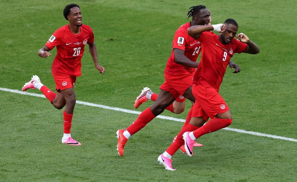 El gol de Kyle Larin desata la alegría y salva a Canadá de la "casi" maldición