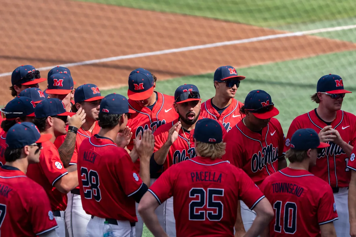 El jugador de béisbol de Mississippi State, Charlie Foster, se transfiere a Ole Miss