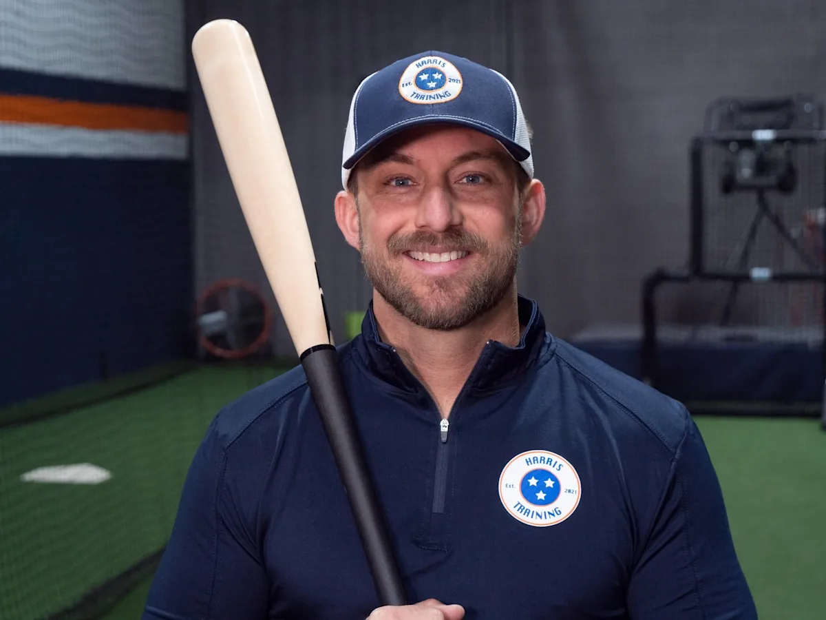 El padre Ryan contrata a Brian Harris, ex estrella del béisbol de Vanderbilt, como entrenador