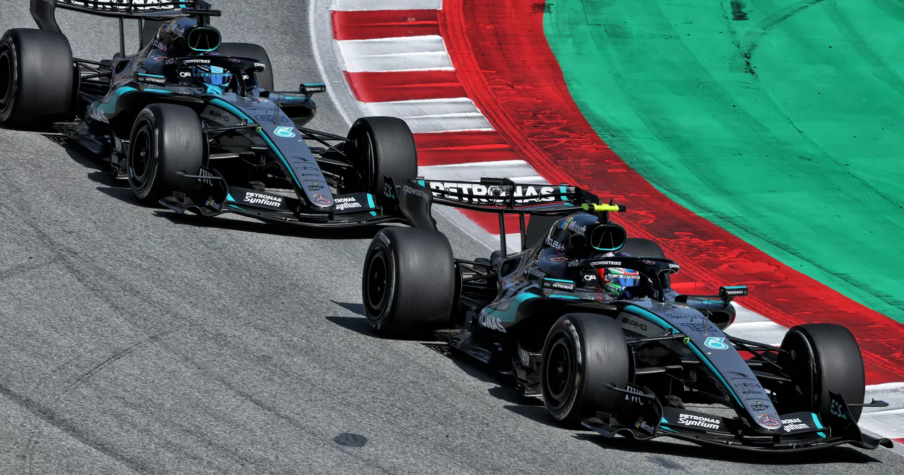 George Russell fue "golpeado mentalmente" tras ser devorado vivo por Kimi Antonelli
