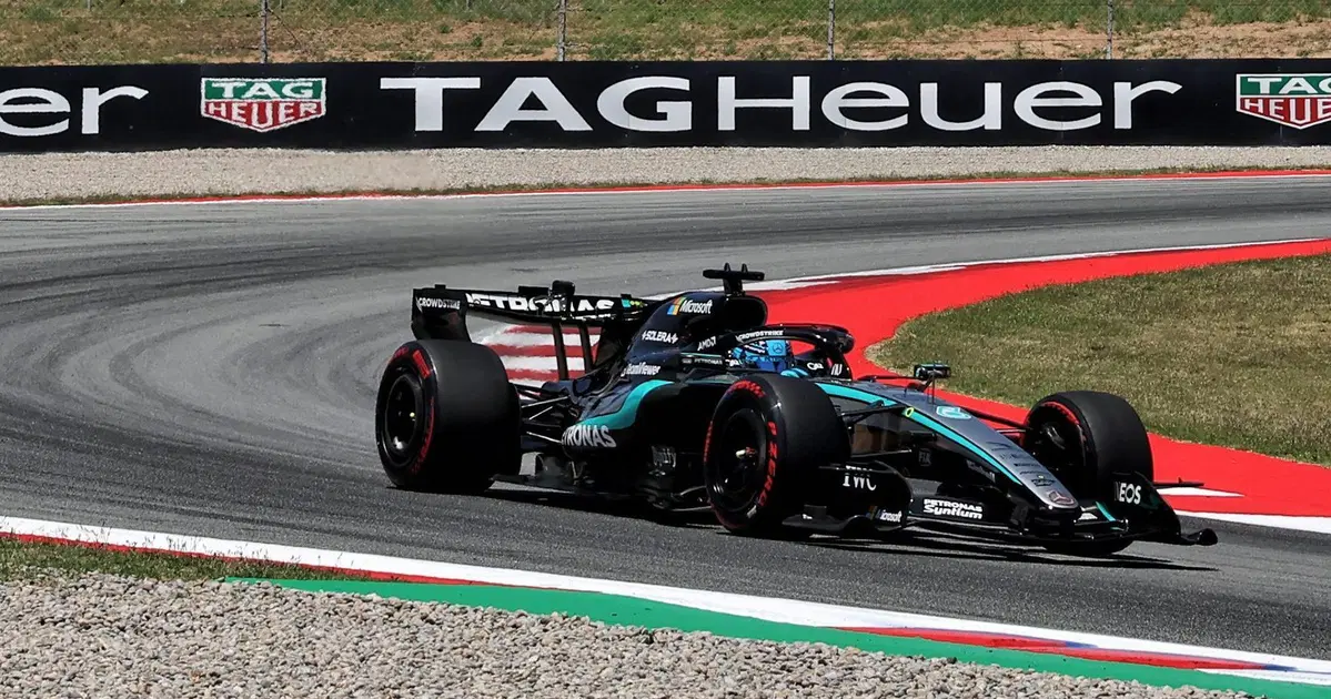 George Russell sobrevive a los temores de Lewis Hamilton de un rebote por la pole de Barcelona