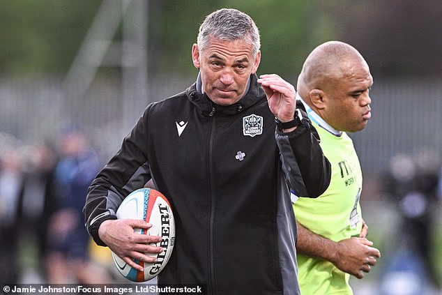 El técnico de los Glasgow Warriors, Franco Smith, ha ordenado a su equipo que no mire atrás
