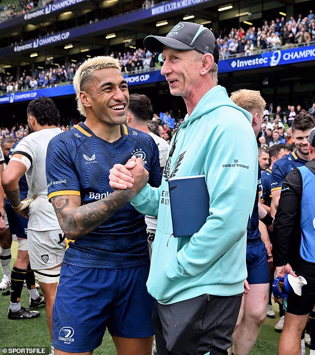 Alivio: Leo Cullen celebra con Rico Ioane tras la estrecha victoria sobre Toulon en Dublín