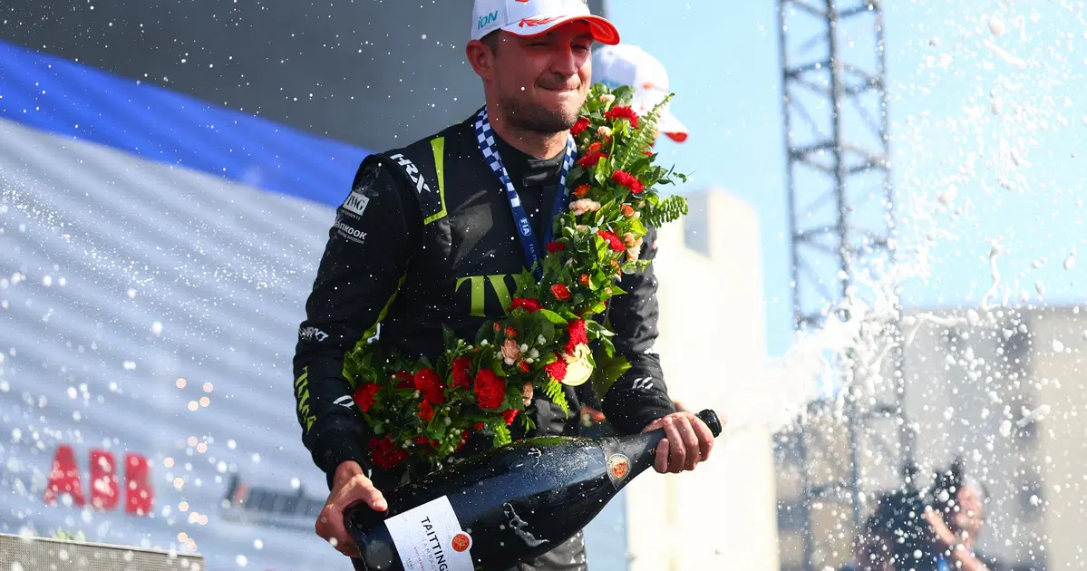 Jake Dennis anuncia la 'búsqueda del título de Fórmula E' tras la perfección emocional de Andretti