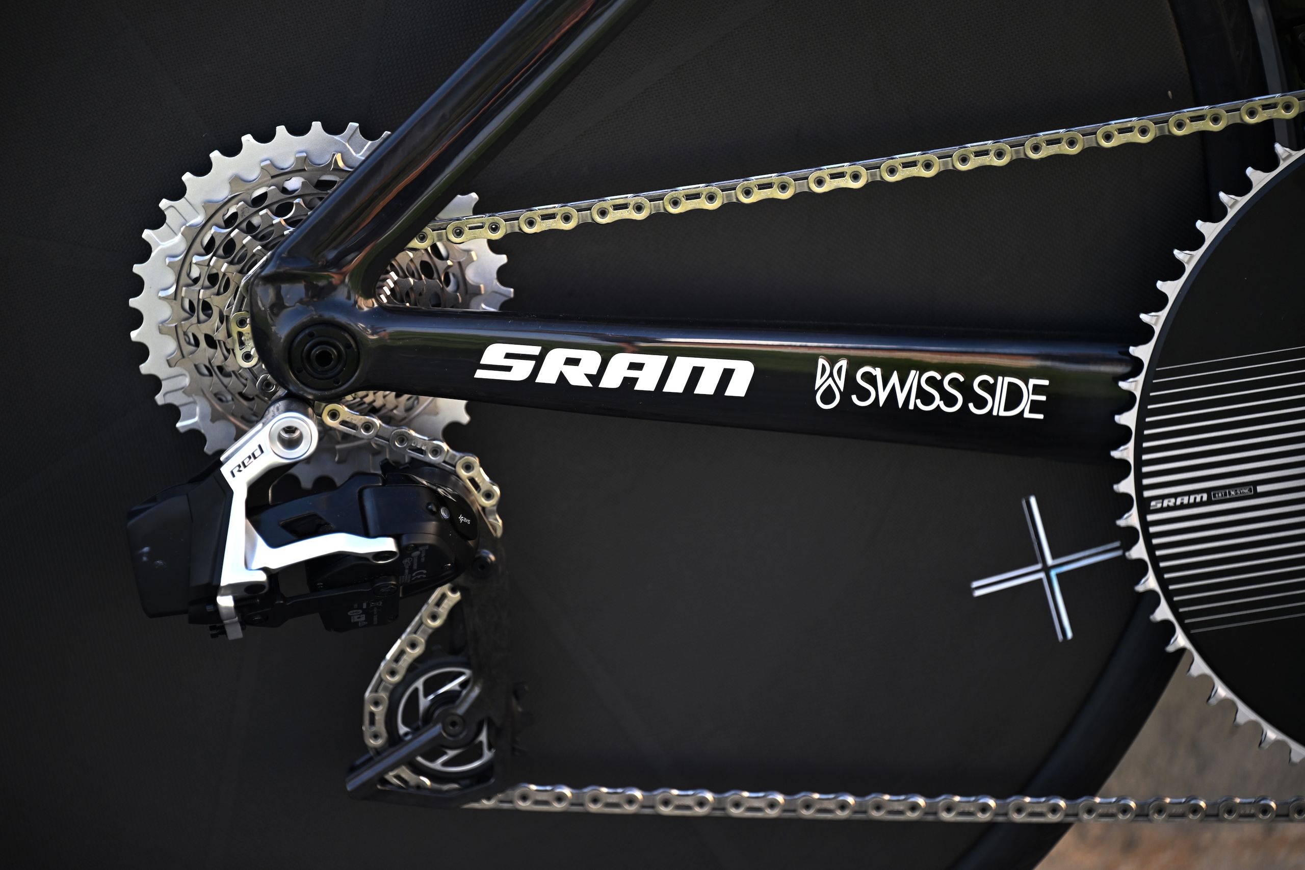 La UCI continúa la batalla legal con SRAM por los controvertidos límites de relación de transmisión