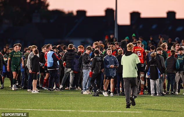 Buzz: los aficionados corrieron al campo de Galway para felicitar a los jugadores