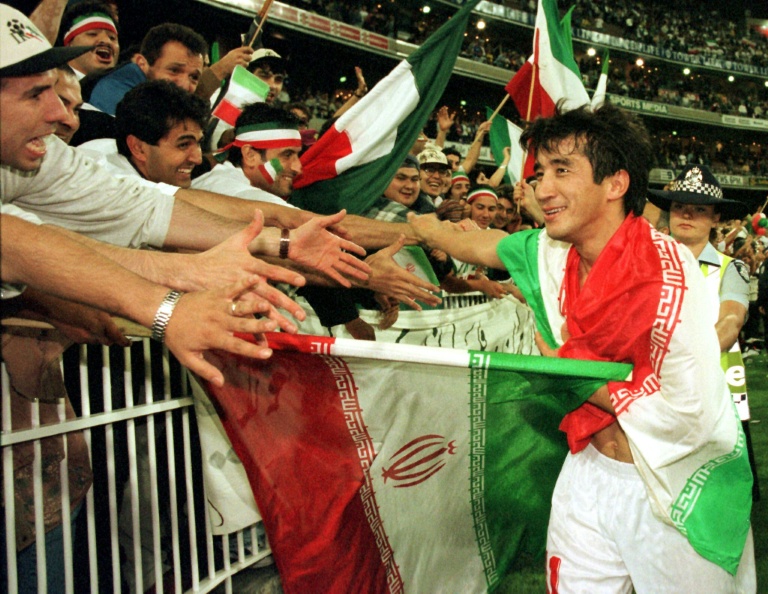 La leyenda del fútbol iraní Azizi antepone la paz a la política en medio de las tensiones del Mundial