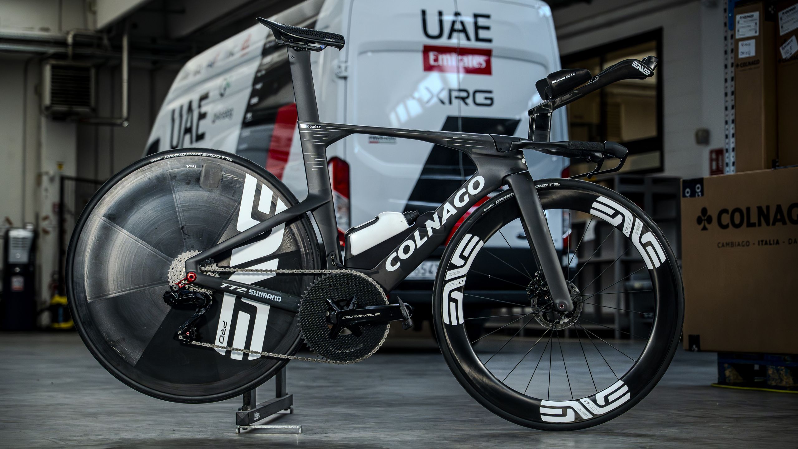 La nueva moto de pruebas de Tadej Pogačar ya está oficialmente aquí: todos los detalles sobre la Colnago TT2, medio kilo más ligera