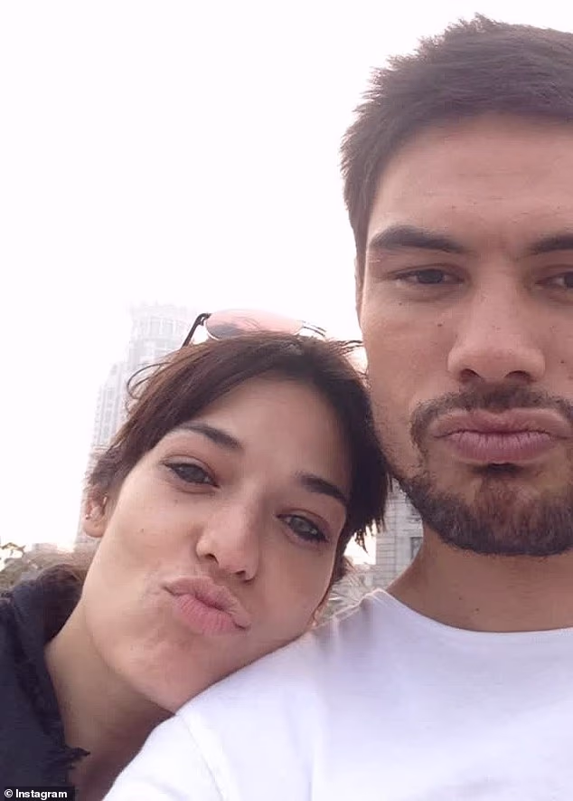 Holly Parks (en la foto a la izquierda) ha hablado sobre el dolor que sufrió su compañero Shane Christie (en la foto a la derecha) antes de su muerte.