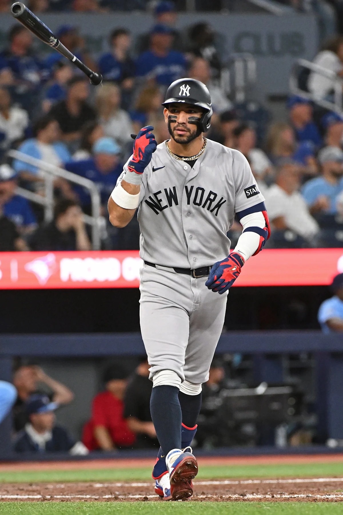 La "rutina" del reloj del estadio de los Yankees de José Caballero alcanza un nuevo nivel