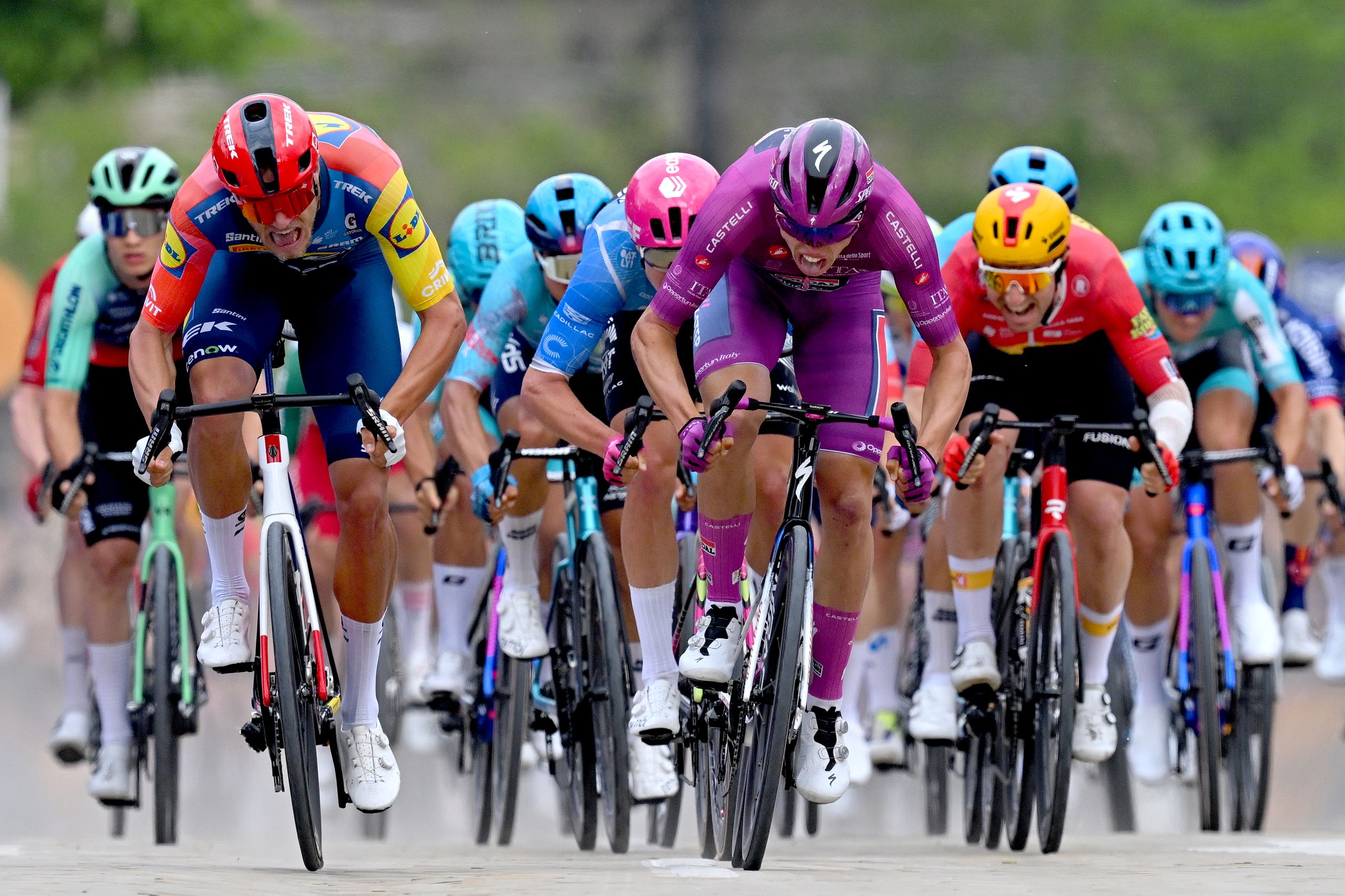 Las nuevas normas de la UCI exigen llegadas rectas de "al menos 200 metros" en los sprints por equipos