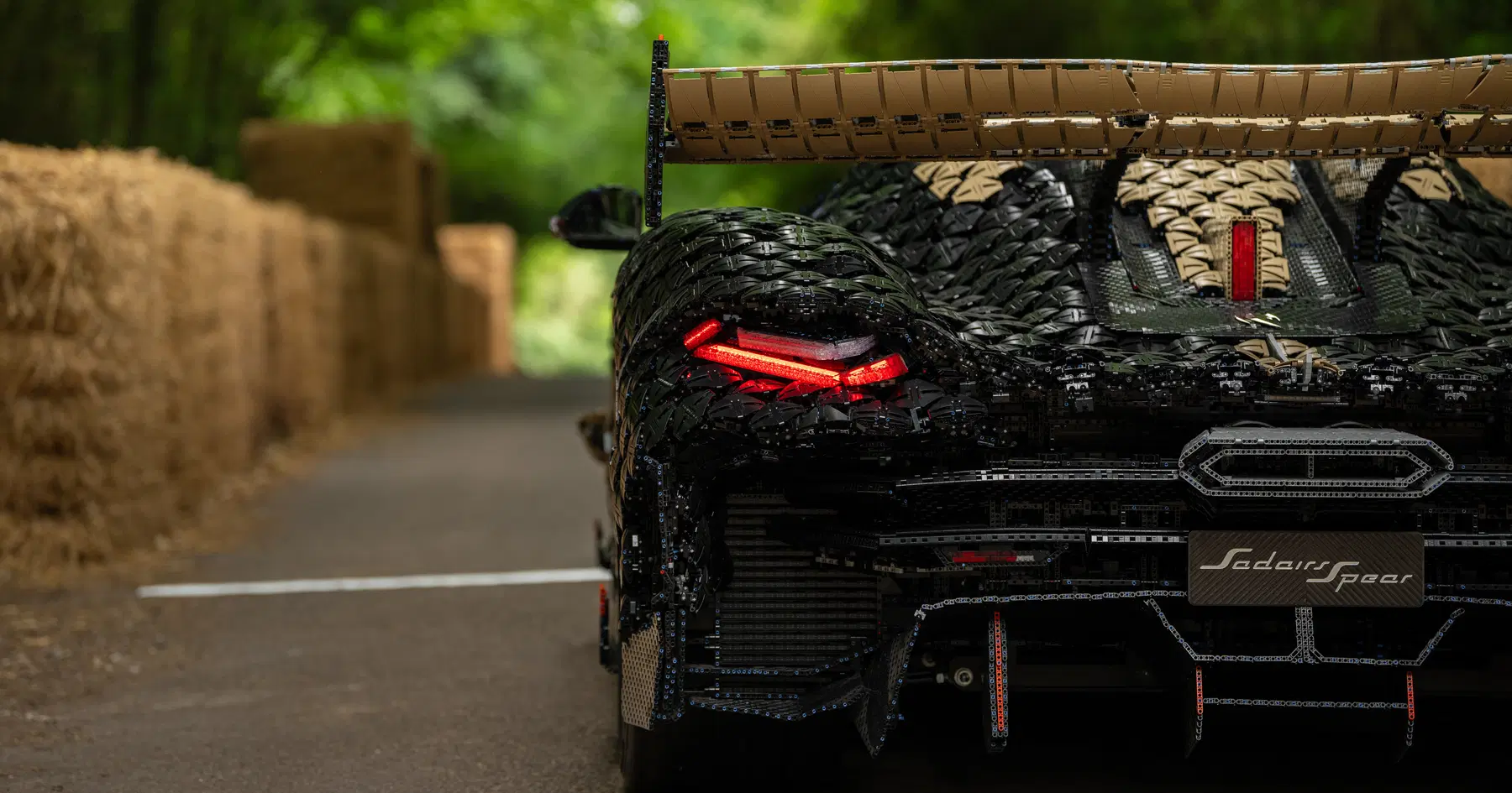 Lego presenta el "coche más rápido de todos los tiempos" con su famoso "Modo Fantasma"