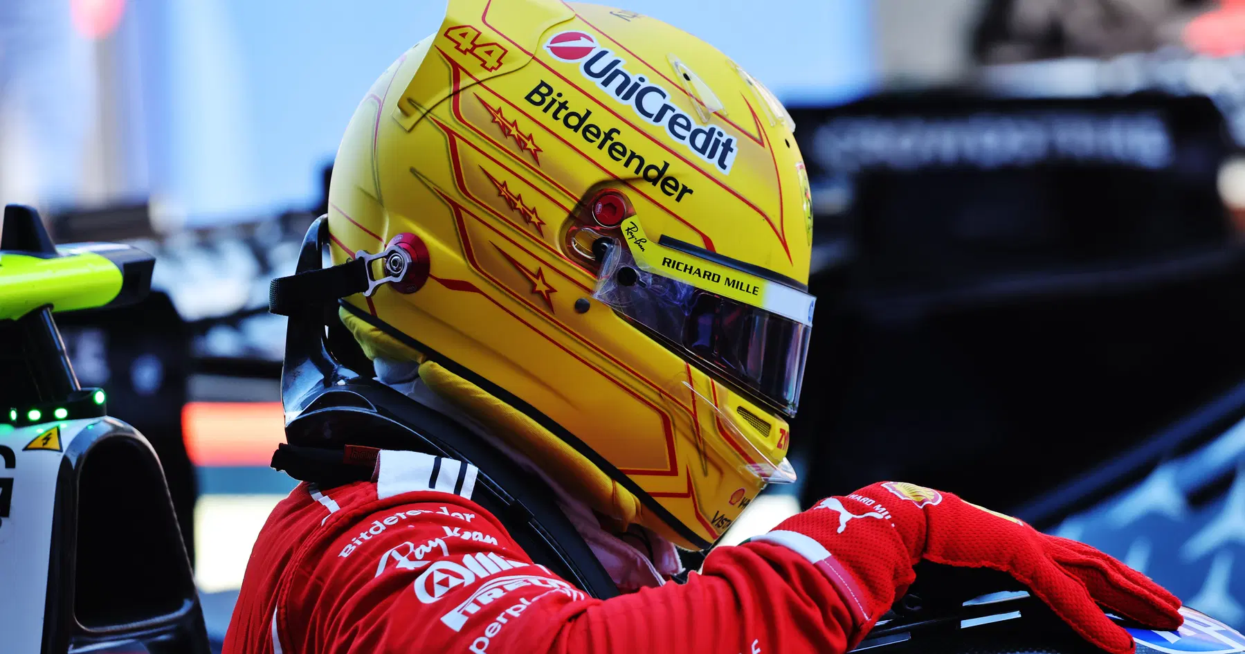 Lewis Hamilton ofrece una explicación sorprendente para la velocidad mientras Oscar Piastri critica la decisión de la FIA – revisión de RacingNews365