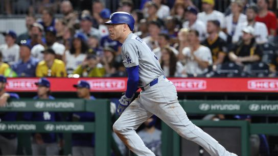Los Dodgers realizan una séptima entrada de 10 entradas y derrotan a los Piratas cuando Freeman alcanza los 2.500 hits.