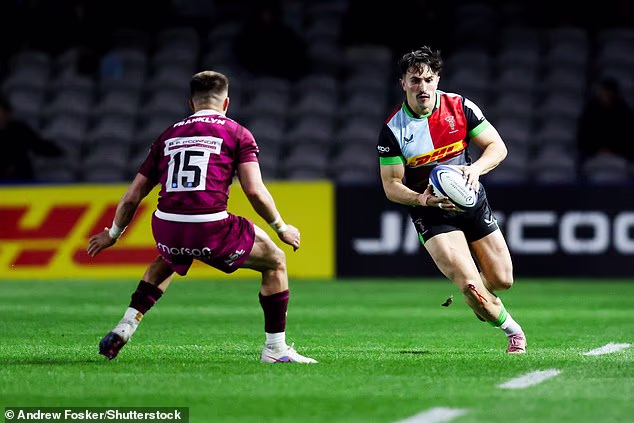 Había grandes extensiones de asientos vacíos en Twickenham Stop el sábado por la noche cuando la temporada de Harlequins terminó con una derrota en la Copa de Campeones ante Sale Sharks.