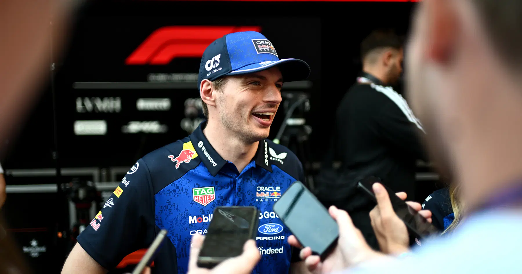 Max Verstappen quedó atónito cuando Lewis Hamilton insta a Ferrari a "sumergirse profundamente" - revisión de RacingNews365