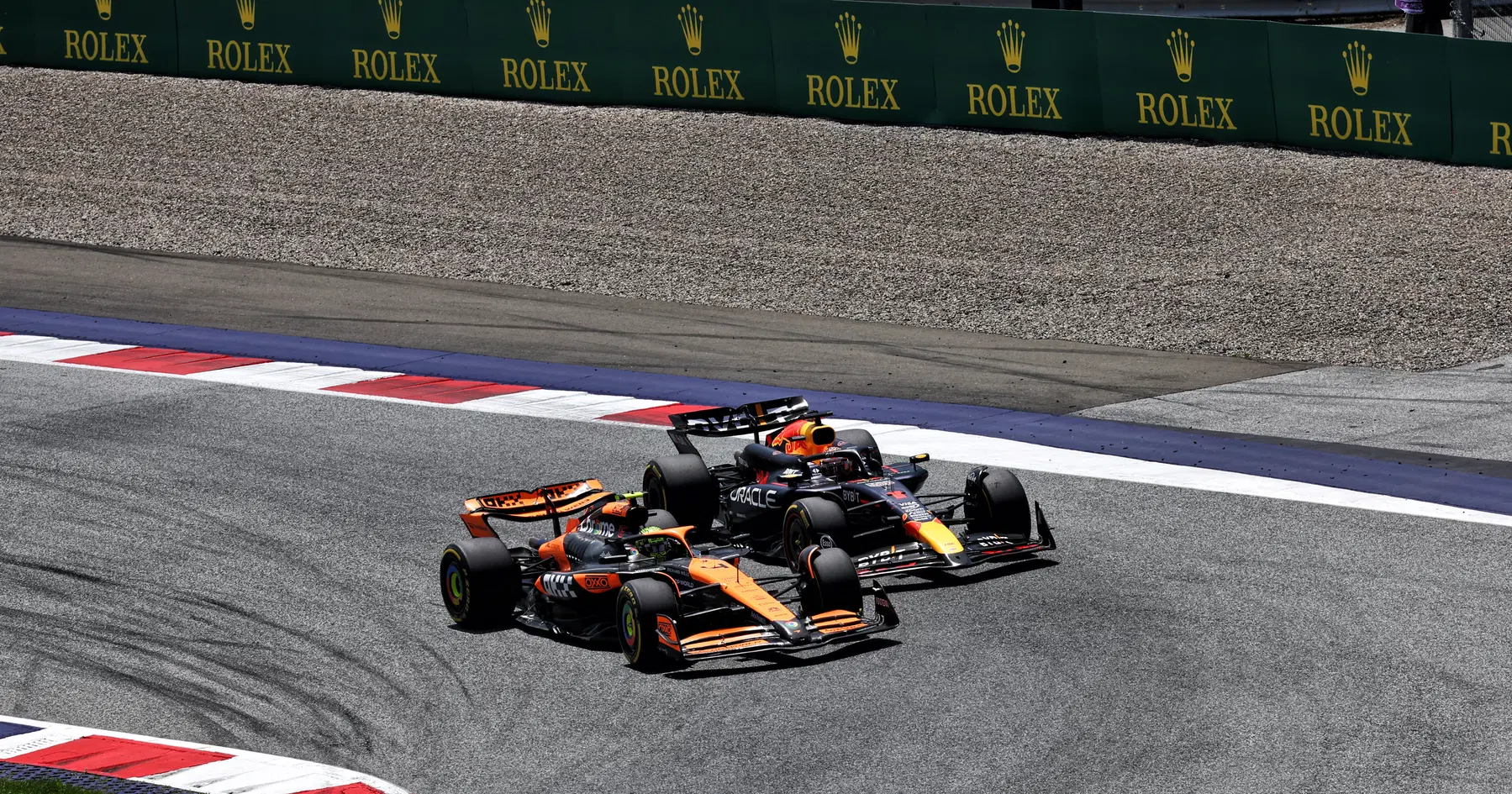 Max Verstappen y Lando Norris chocan mientras la pelea por el título de F1 se intensifica: "Estúpido e injusto"