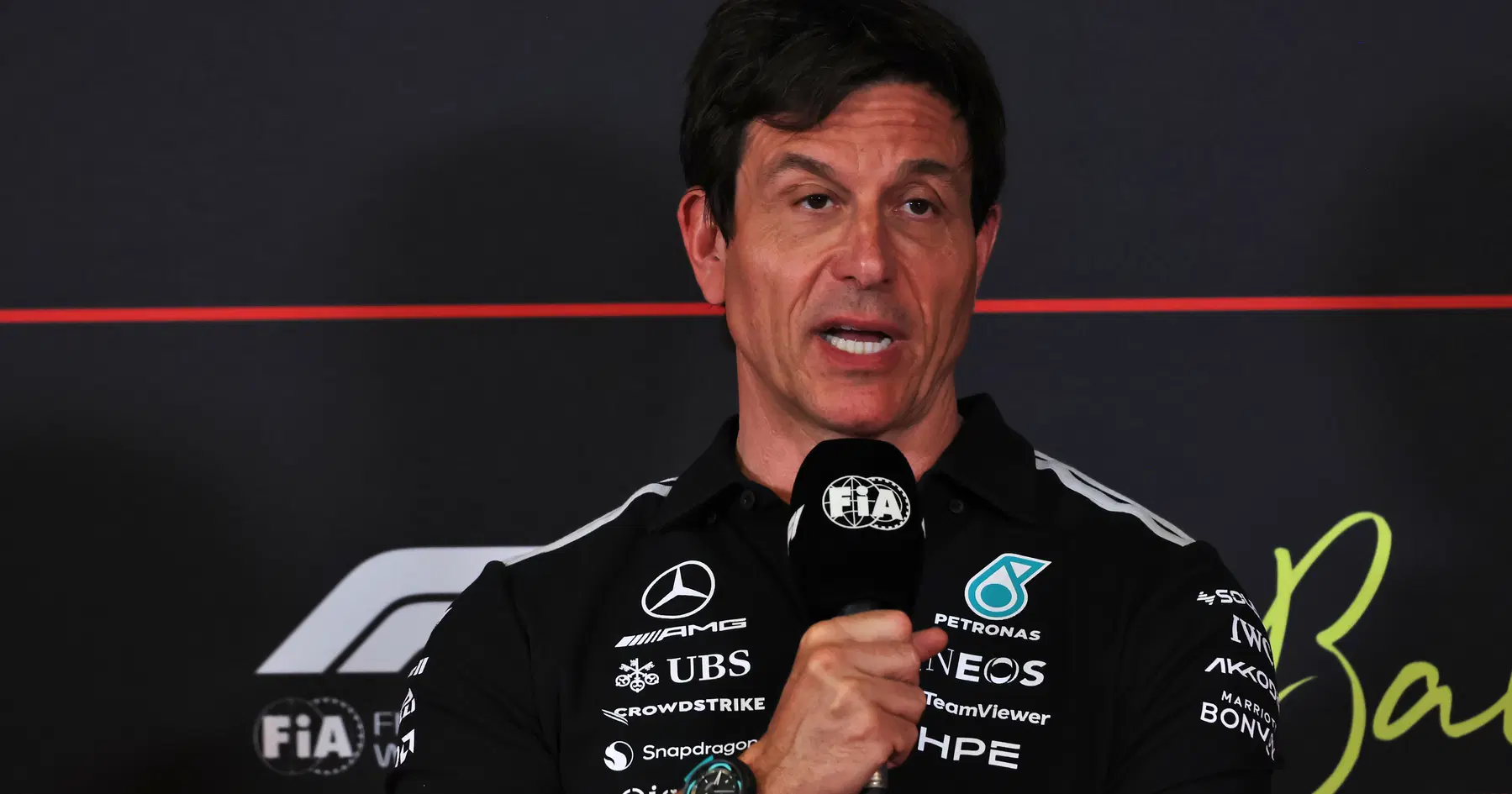 Mercedes 'habla por teléfono con abogados' tras la controversia sobre la plataforma de Pierre Gasly