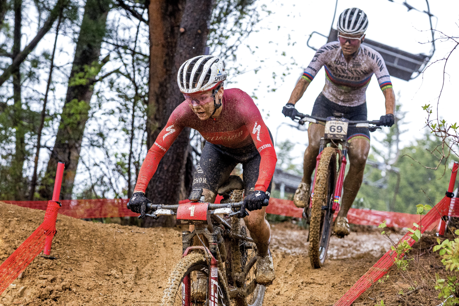 “No tenía un plan, solo intenté sobrevivir”: el ciclista danés logra su primera victoria en el Campeonato Mundial de Mountain Bike XCC mientras los veteranos luchan bajo la traicionera lluvia y el barro.