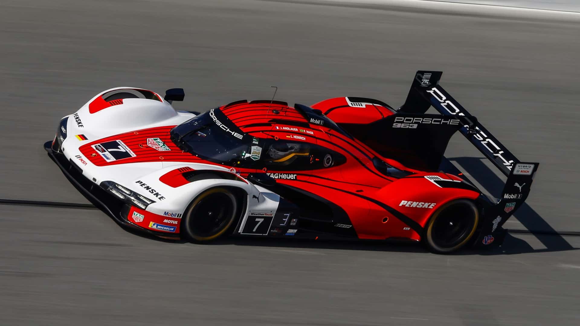 Porsche celebra 75 años de carreras con el triplete de Daytona