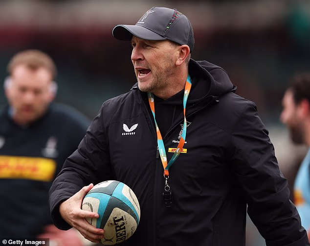 Jason Gilmour llegó como entrenador de defensa en 2024 y asumió el cargo de entrenador interino el verano pasado cuando Danny Wilson se fue.
