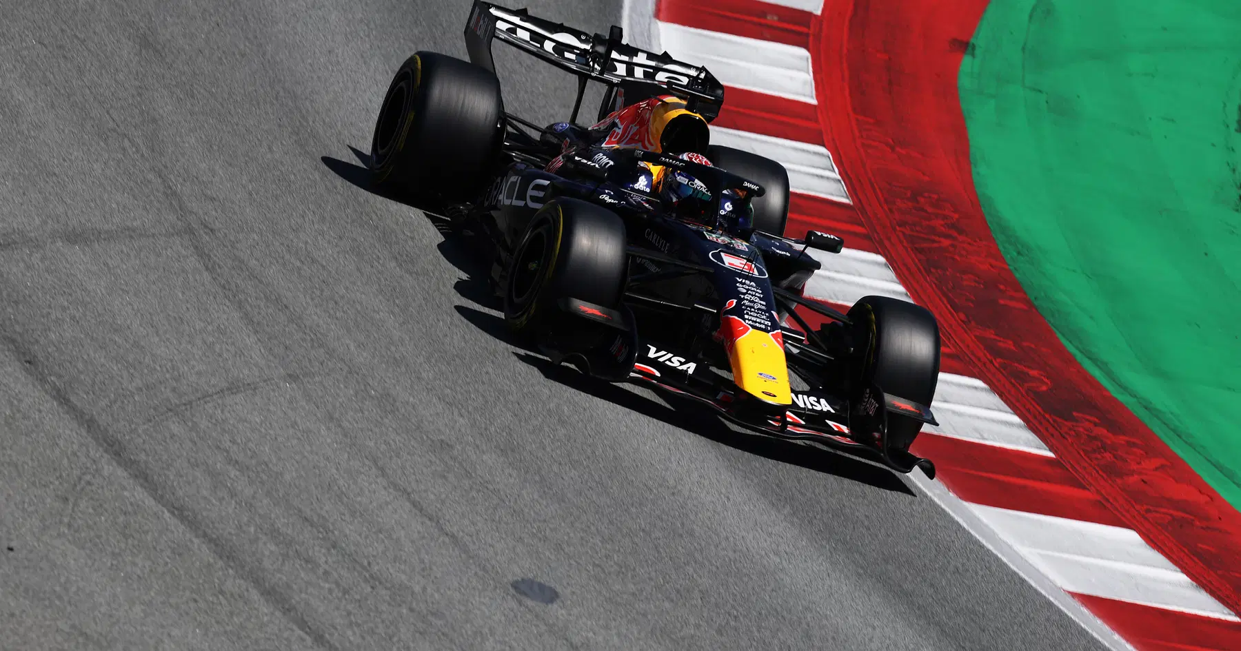 Red Bull ha afirmado que está "luchando" internamente mientras Max Verstappen sigue frustrado.