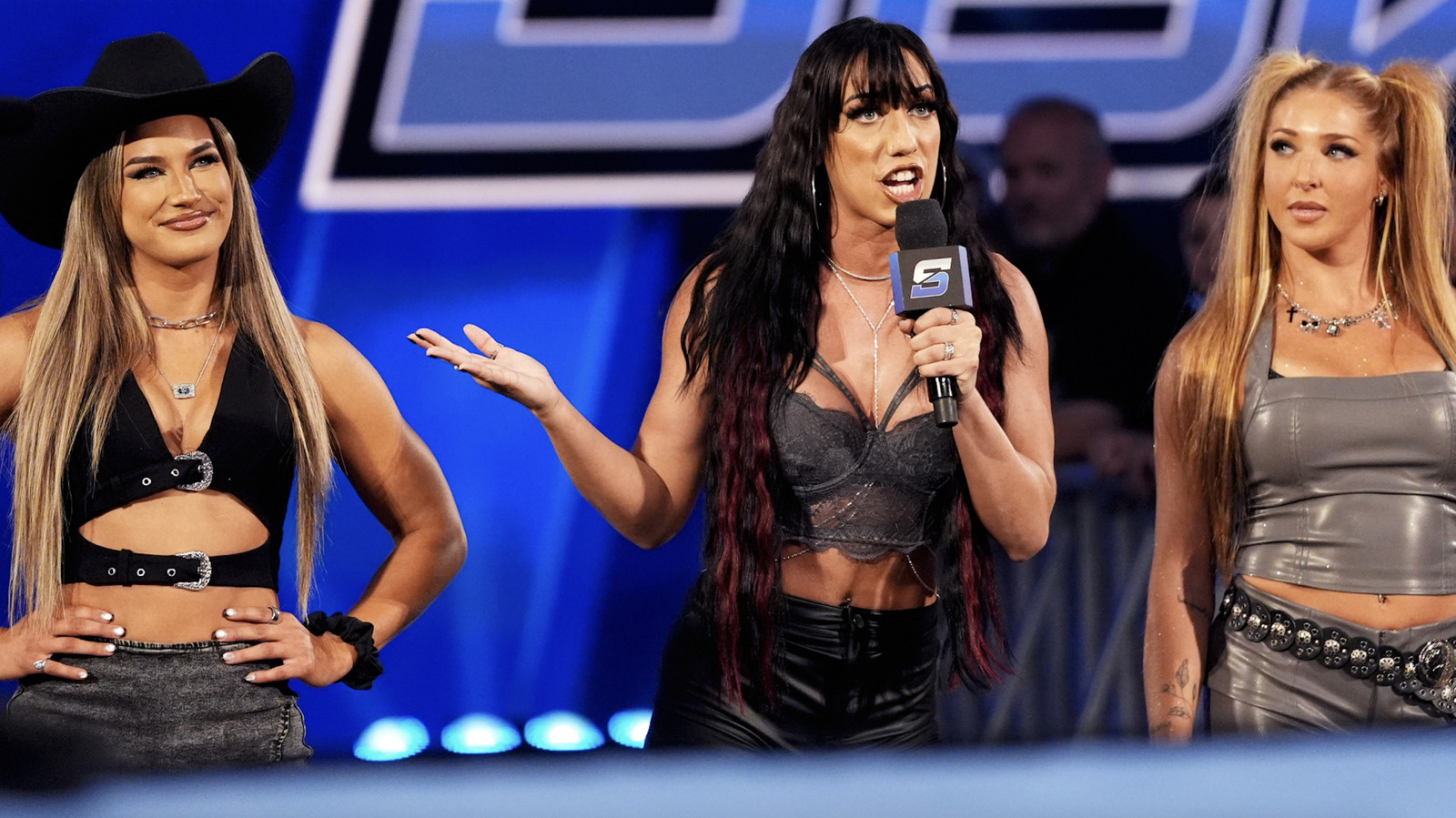 Resultados de WWE SmackDown 12/06 – Paige y Brie Bella se enfrentan a Deadly Impact, y Gunther hace acto de presencia.