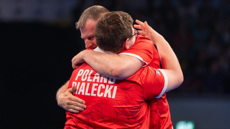 Resultados en vivo del día 2 de la Copa Mundial de Dardos 2026, resultados y clasificación de la fase de grupos: Ratajski y Bialecki de Polonia llegan a la fase eliminatoria