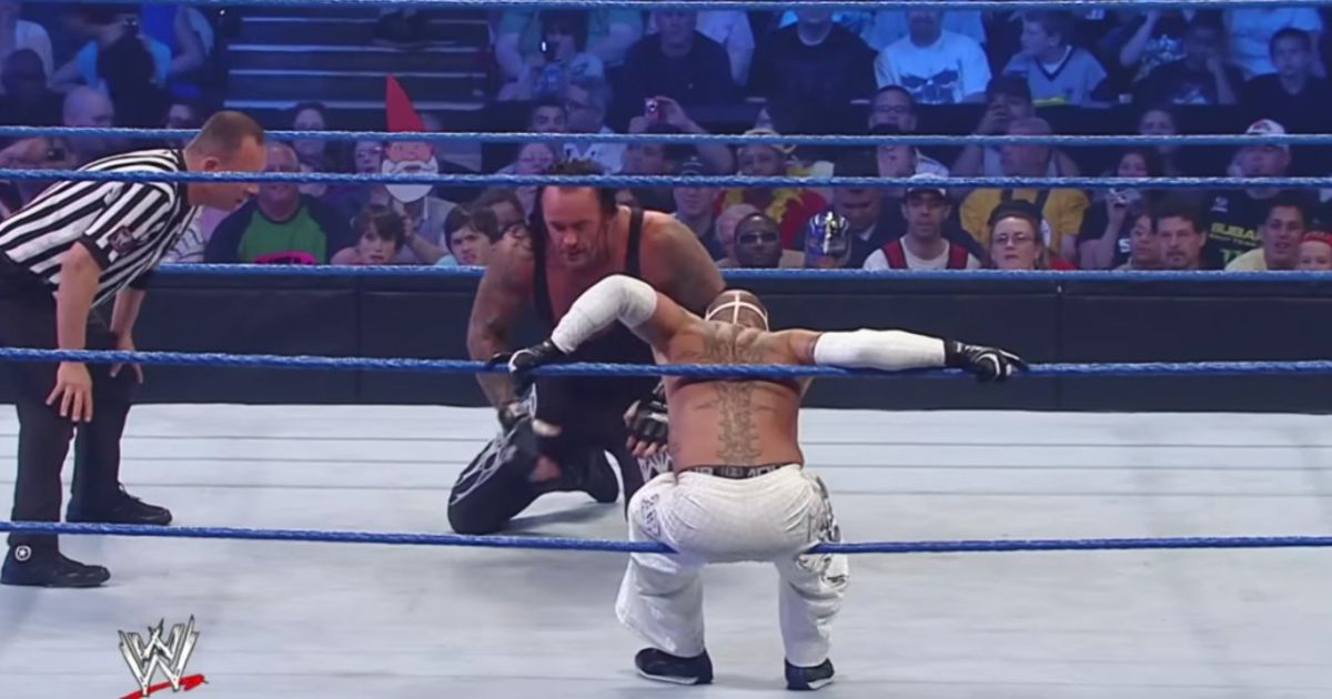 Rey Mysterio recuerda haberle roto la nariz al Undertaker en un desafortunado accidente dentro del ring