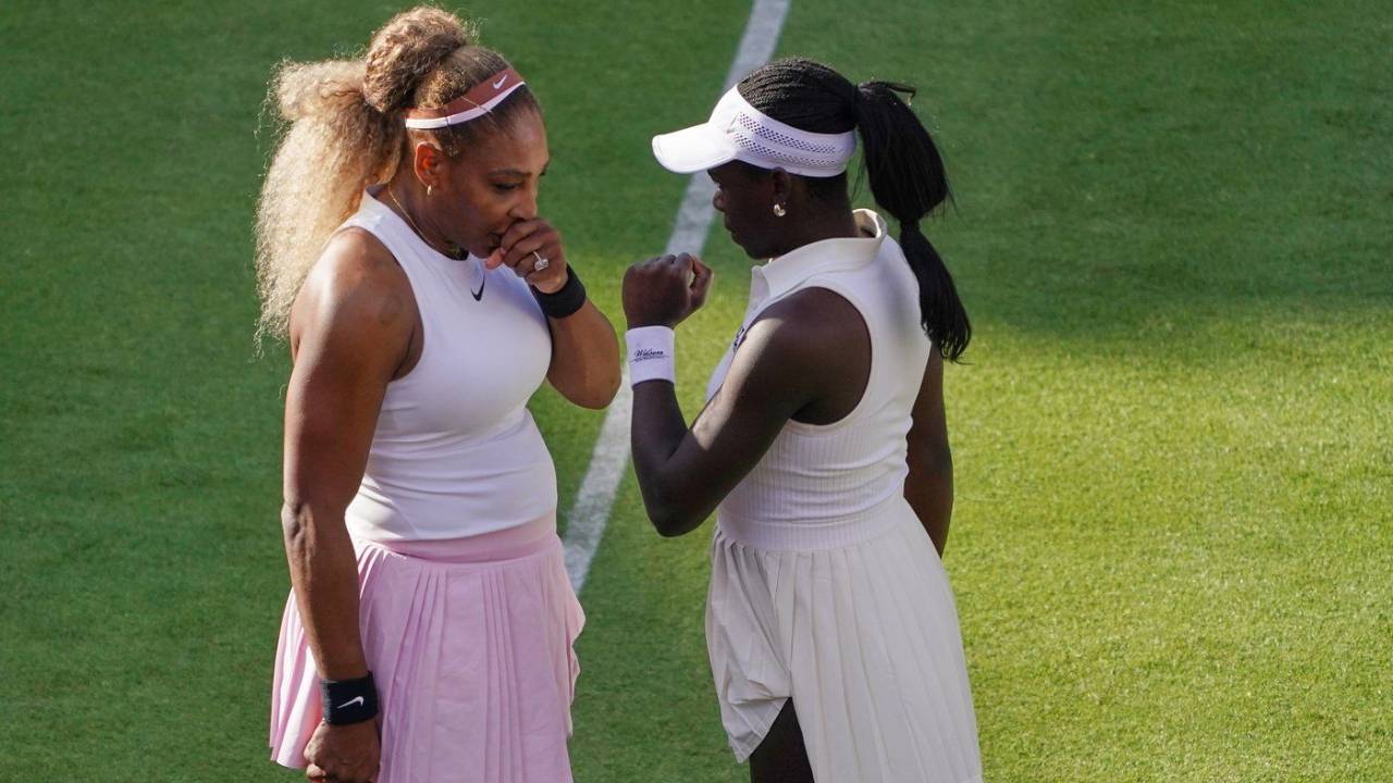 Serena Williams regresa victoriosa en dobles en Queen's Club con Mpoko