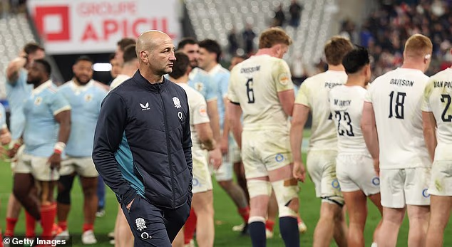 Steve Borthwick supervisó la peor campaña del Seis Naciones en la historia de Inglaterra, ganando solo uno de sus cinco partidos y perdiendo ante Italia por primera vez en cualquier prueba.