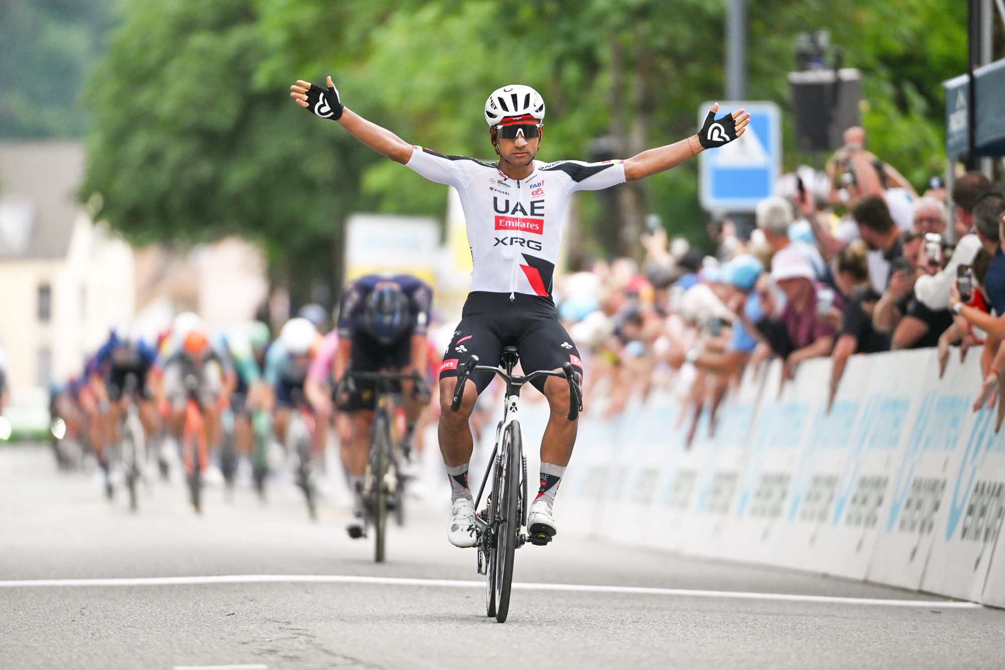 Tour de Suiza: Jhonatan Narváez vence a Xandro Meurisse para ganar la tercera etapa y la pareja supera por poco a sus perseguidores