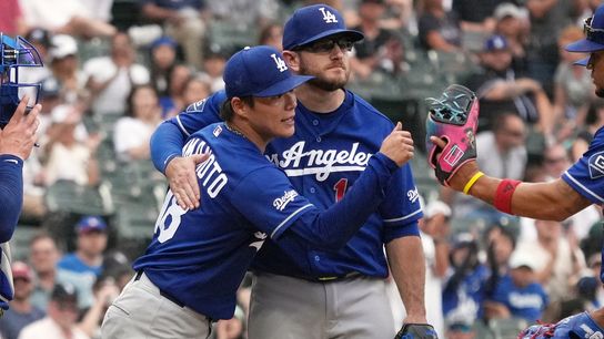 Yamamoto coquetea con la historia mientras los Dodgers superan a los Medias Blancas