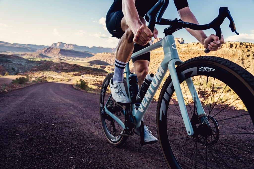 Zipp 303 XPLR S vs SW: ¿qué juego de ruedas para gravel prevalece en aventuras y carreras?