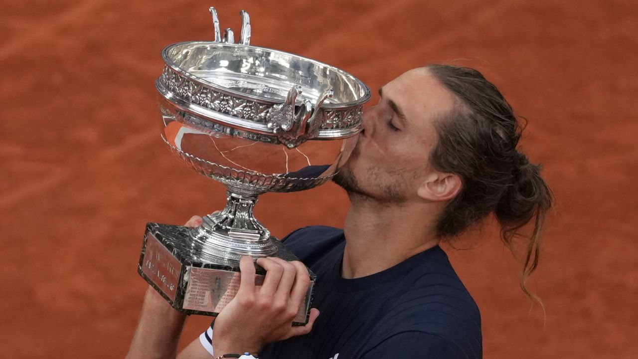 Zverev derrota a Coppoli y gana el Abierto de Francia, su primer gran campeonato
