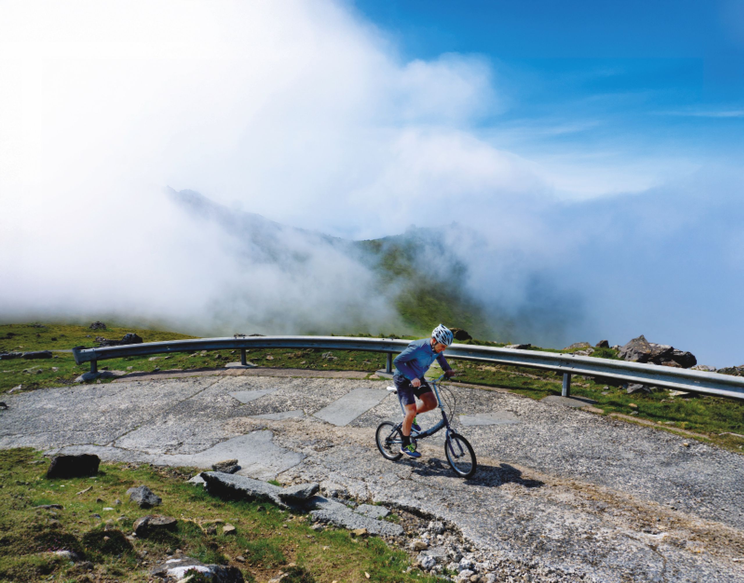¿Es este el Strava KOM más lejano del mundo? Metí de contrabando una bicicleta plegable en una pequeña canoa solo para llegar allí.
